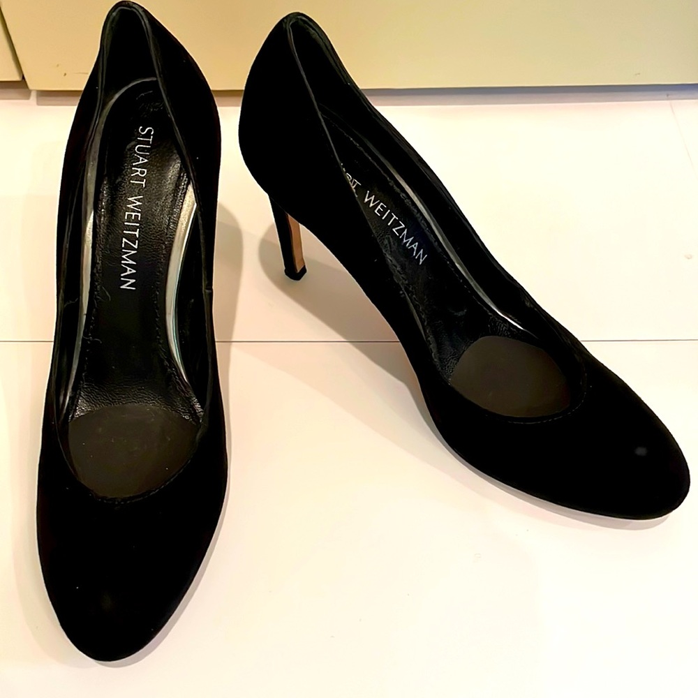 Stuart Weitzman black suede pumps - Size 7.5 NARROW